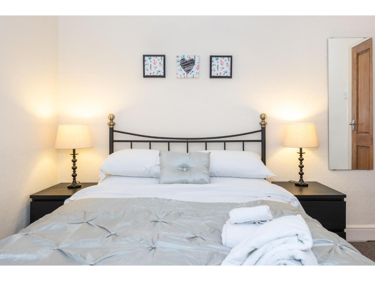 Beautiful 2 Bed With Free Parking - Pass The Keys Appartement York Buitenkant foto