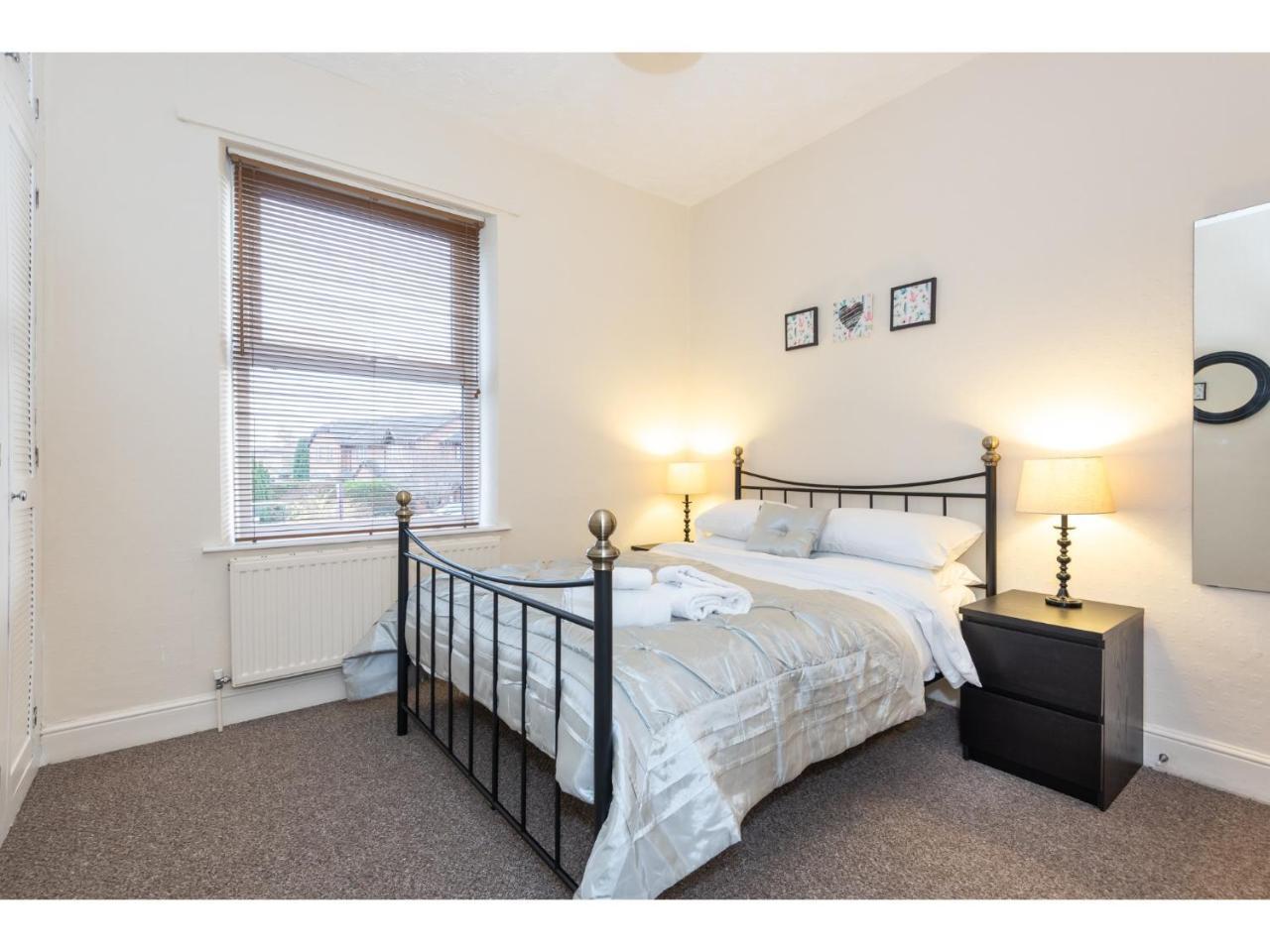 Beautiful 2 Bed With Free Parking - Pass The Keys Appartement York Buitenkant foto