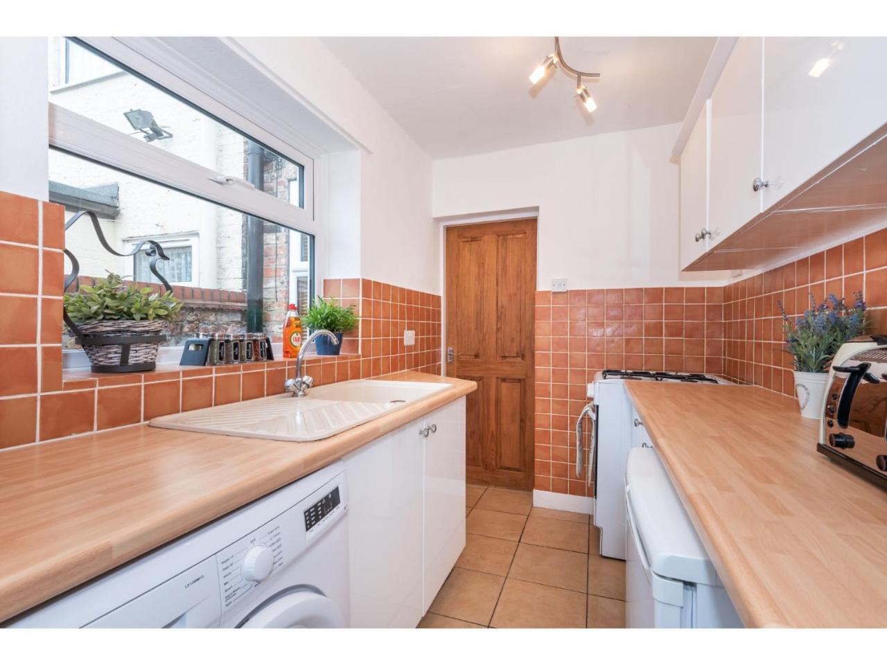 Beautiful 2 Bed With Free Parking - Pass The Keys Appartement York Buitenkant foto