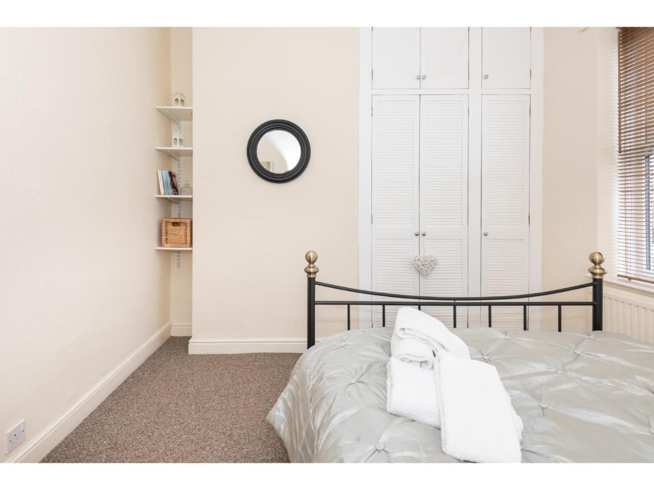 Beautiful 2 Bed With Free Parking - Pass The Keys Appartement York Buitenkant foto